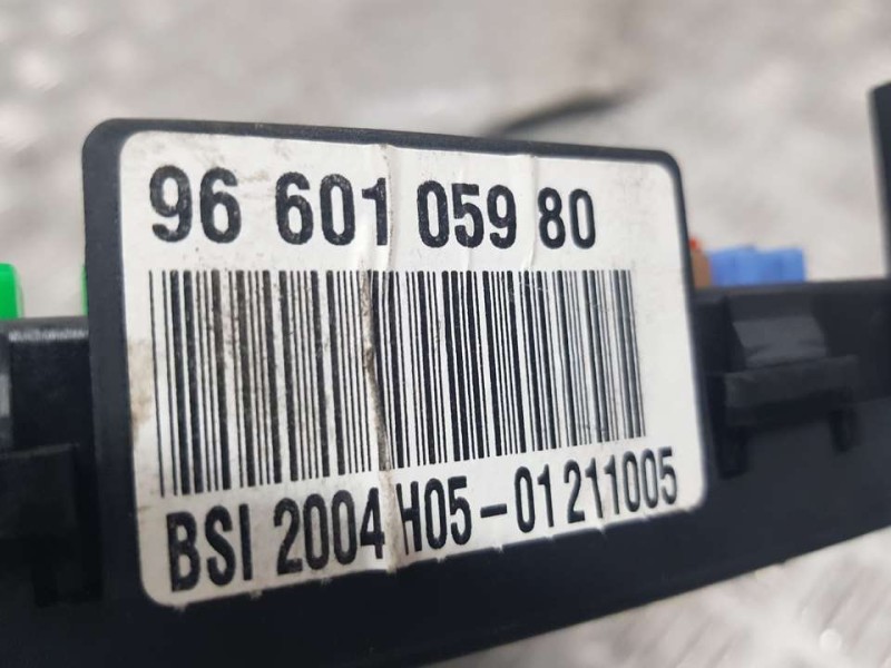 Recambio de caja reles / fusibles para citroën c4 berlina exclusive referencia OEM IAM 9660105980 281148373A 