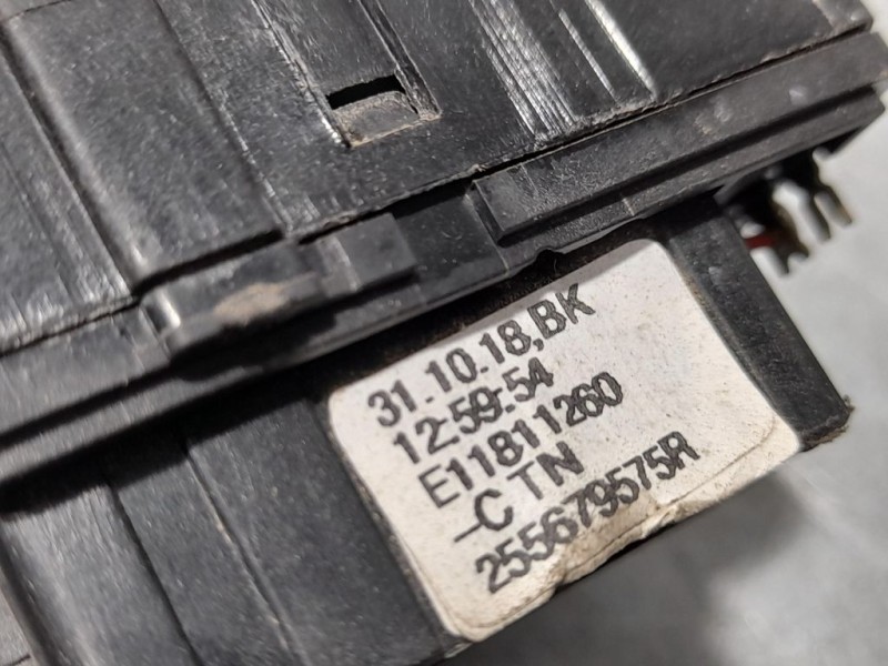 Recambio de mando limpia para dacia sandero basis referencia OEM IAM 255679575R E11811260 