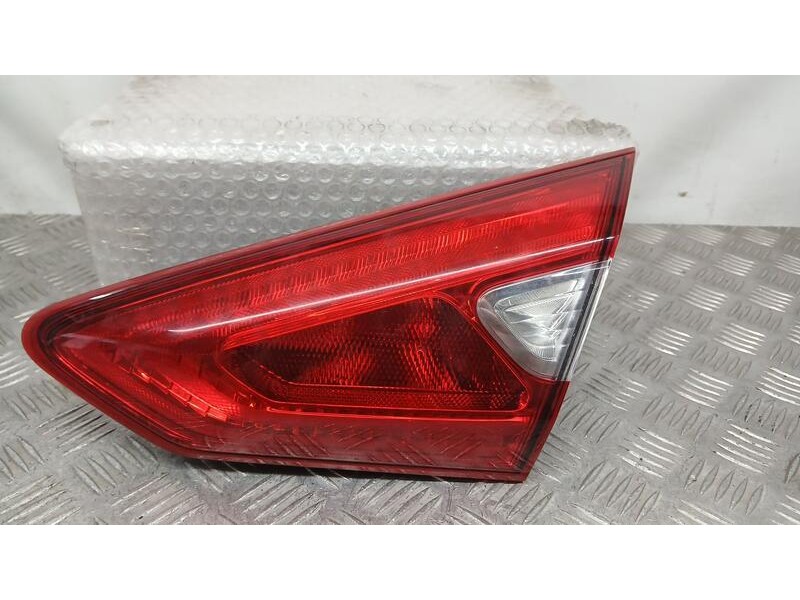 Recambio de piloto trasero derecho interior para nissan pulsar (c13) acenta referencia OEM IAM 265503ZL5B  