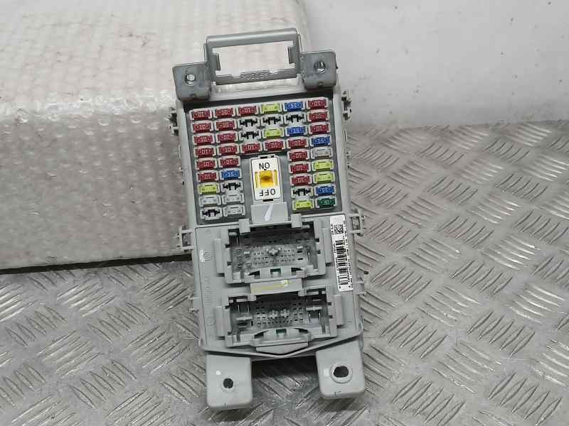 Recambio de caja reles / fusibles para hyundai i20 active link referencia OEM IAM 91950C8560  