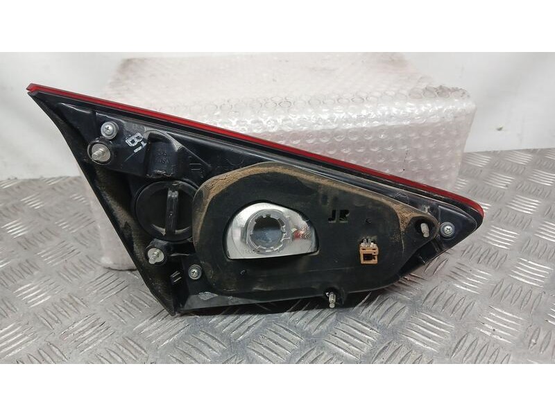 Recambio de piloto trasero derecho interior para nissan pulsar (c13) acenta referencia OEM IAM 265503ZL5B  