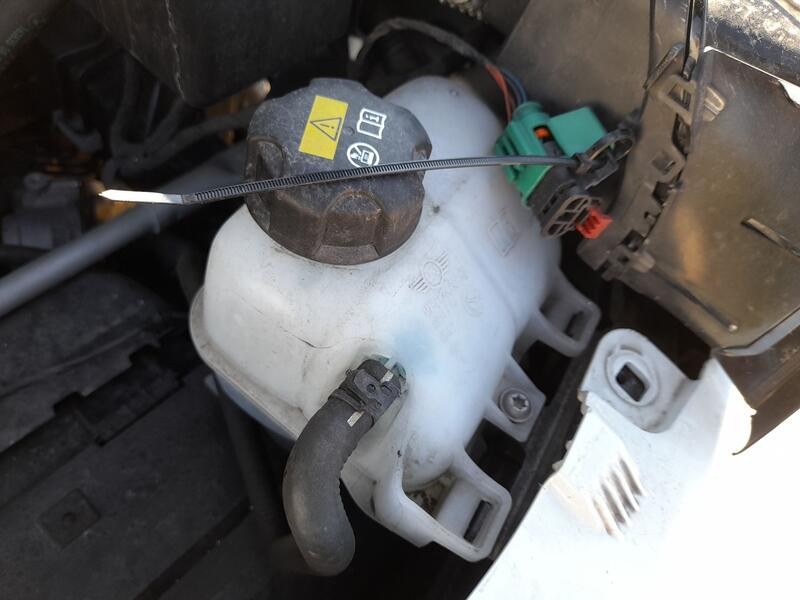 Recambio de deposito expansion para bmw i3 (i01) electric referencia OEM IAM 17137823626  