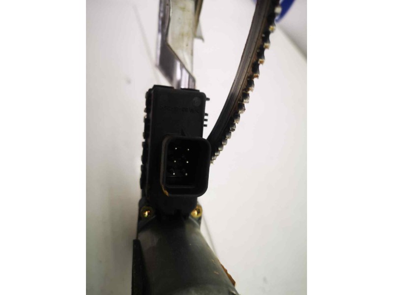 Recambio de elevalunas delantero derecho para opel zafira a 2.0 dti referencia OEM IAM 90579356  6 PINS