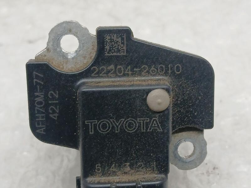 Recambio de caudalimetro para toyota auris active referencia OEM IAM 2220426010  AFH70M77