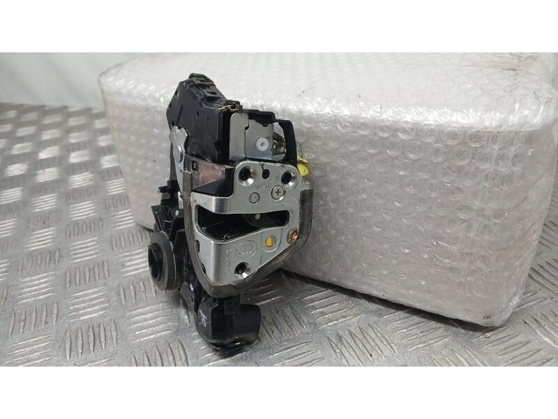 Recambio de cerradura puerta delantera izquierda para toyota auris active referencia OEM IAM 6904002210  A084219