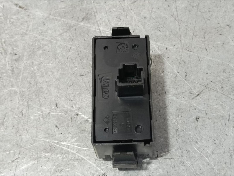 Recambio de warning para dacia sandero essential referencia OEM IAM 252100502R  VALEO