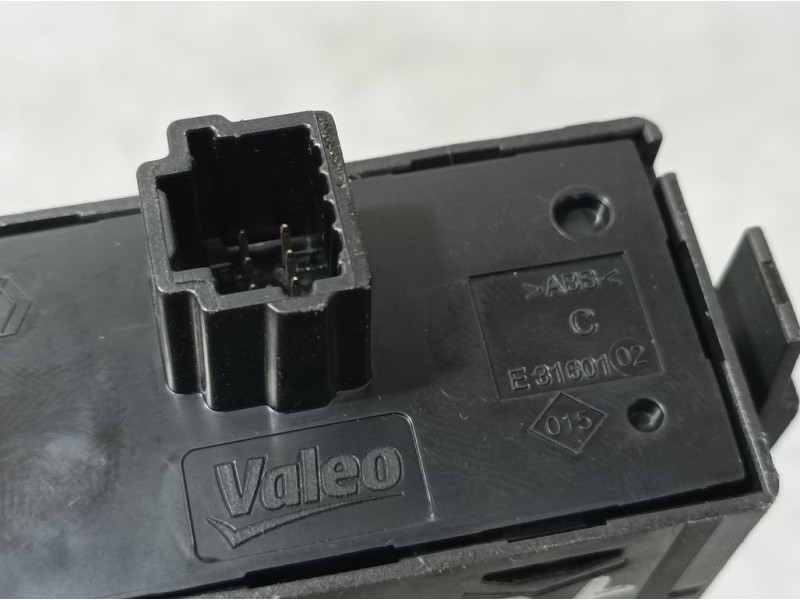 Recambio de warning para dacia sandero essential referencia OEM IAM 252100502R  VALEO