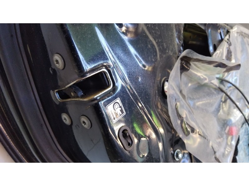 Recambio de cerradura puerta trasera izquierda para toyota auris active referencia OEM IAM 6906005050  