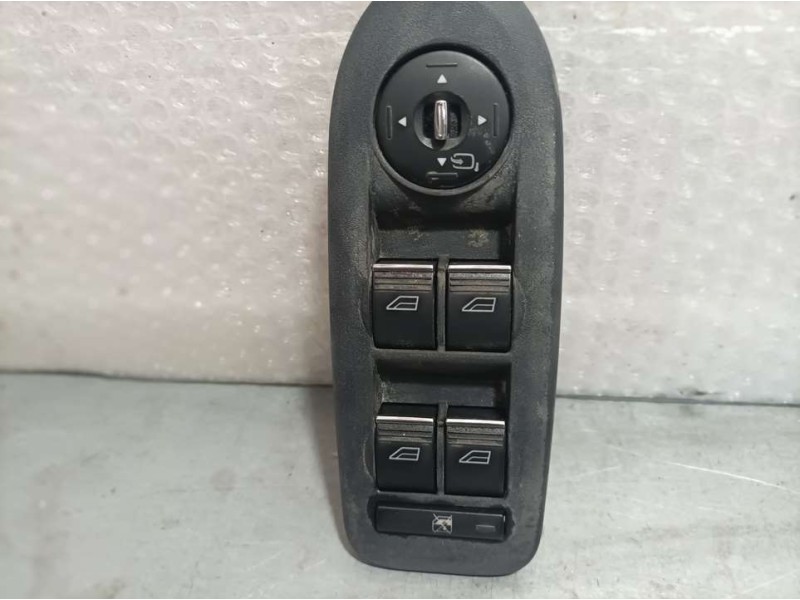 Recambio de mando elevalunas delantero izquierdo para ford kuga (cbv) titanium referencia OEM IAM 1547152  C/ MANDO RETROVISOR T