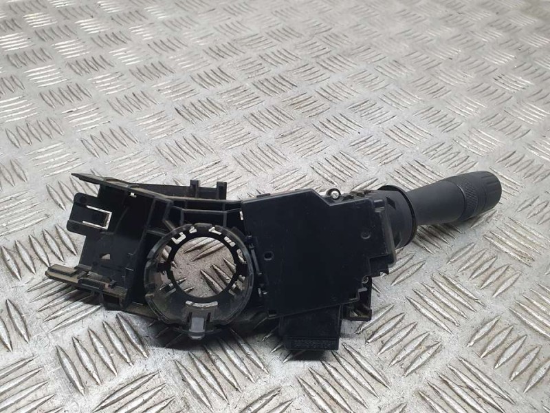 Recambio de mando luces para toyota auris active referencia OEM IAM 0272017F852  