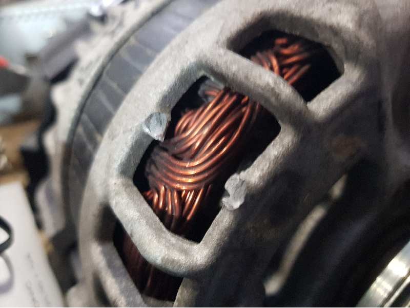 Recambio de alternador para nissan pulsar (c13) acenta referencia OEM IAM 231004EA0AF  BOSCH