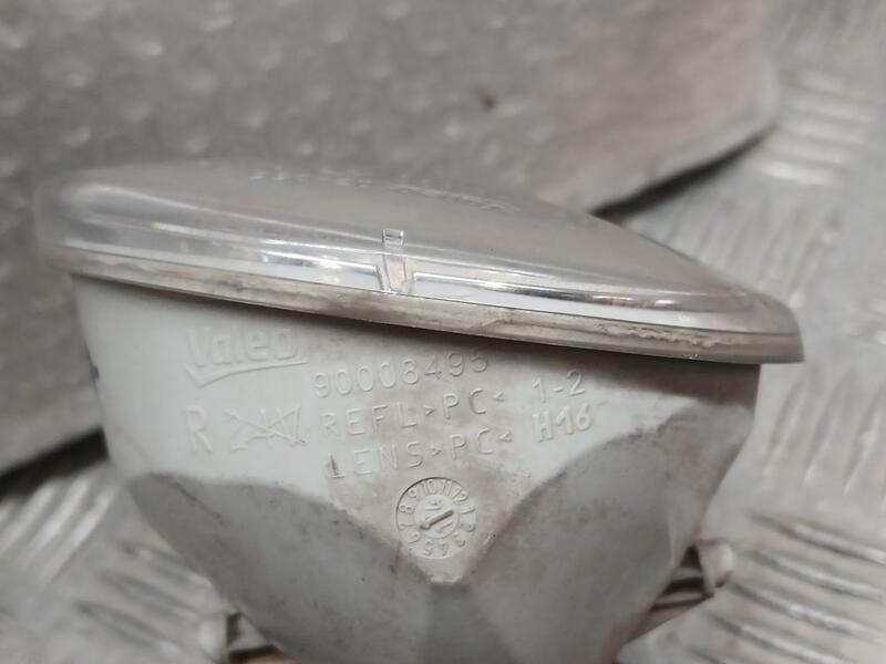 Recambio de faro antiniebla derecho para toyota auris active referencia OEM IAM 8121002110  90008495