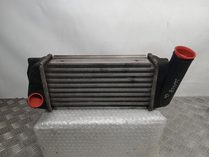 Recambio de intercooler para toyota auris active referencia OEM IAM 1421410764  