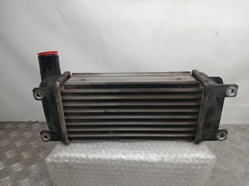 Recambio de intercooler para toyota auris active referencia OEM IAM 1421410764  