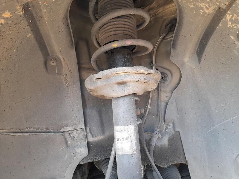 Recambio de amortiguador delantero izquierdo para seat leon st (5f8) 1.4 tsi referencia OEM IAM 824903013543  