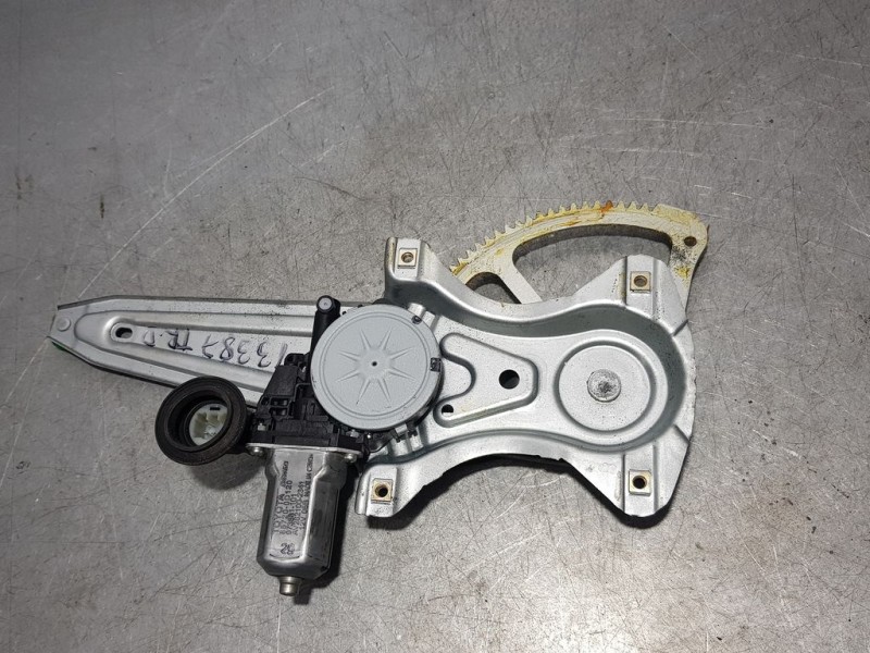 Recambio de elevalunas trasero derecho para toyota yaris active referencia OEM IAM 973581101 857200D120 ELECTRICO 6 PINS