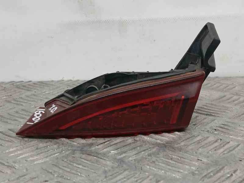 Recambio de reflectante trasero derecho para fiat tipo ii (356) sedan easy referencia OEM IAM 51984460  