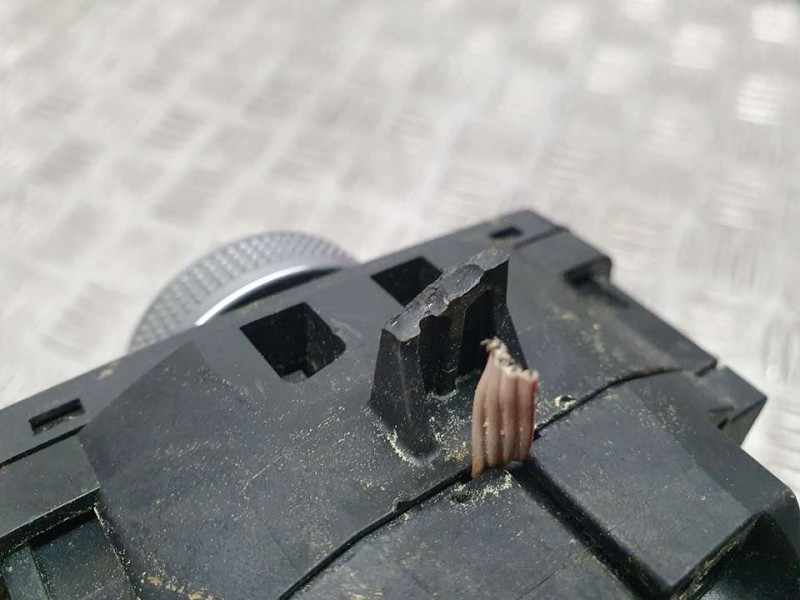 Recambio de mando multifuncion para toyota auris active referencia OEM IAM A2048702058 03358010300 