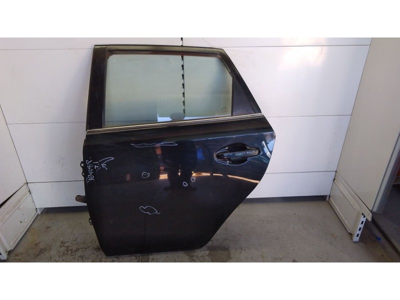 Recambio de puerta trasera izquierda para toyota auris active referencia OEM IAM 6700402380  