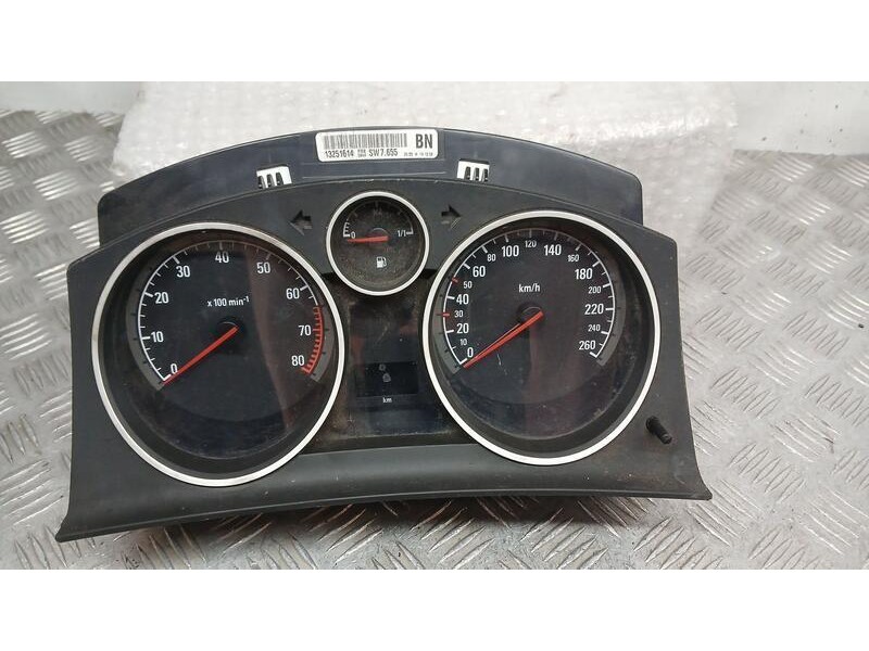 Recambio de cuadro instrumentos para opel astra gtc enjoy referencia OEM IAM 13251614 SIEMENS VDO 
