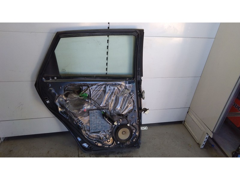 Recambio de puerta trasera izquierda para toyota auris active referencia OEM IAM 6700402380  