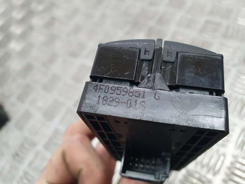 Recambio de mando elevalunas delantero izquierdo para audi a6 avant (4f2) 2.7 tdi quattro referencia OEM IAM 4F0959851G  