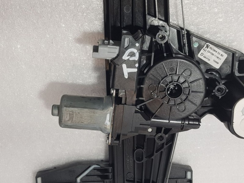 Recambio de elevalunas trasero derecho para peugeot 208 (p2) allure referencia OEM IAM 9829045580 130120113611 ELECTRICO 6 PINS