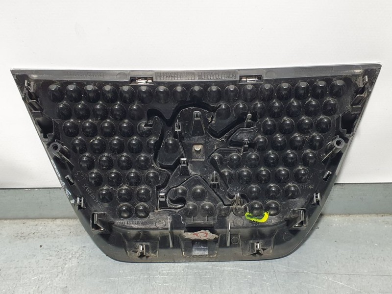 Recambio de rejilla delantera para peugeot 3008 access referencia OEM IAM 9685973077  