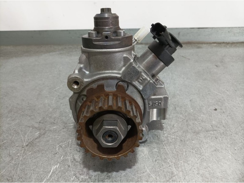 Recambio de bomba alta presion para peugeot 208 1.6 blue-hdi fap referencia OEM IAM 9811347380 0445010739 BOSCH