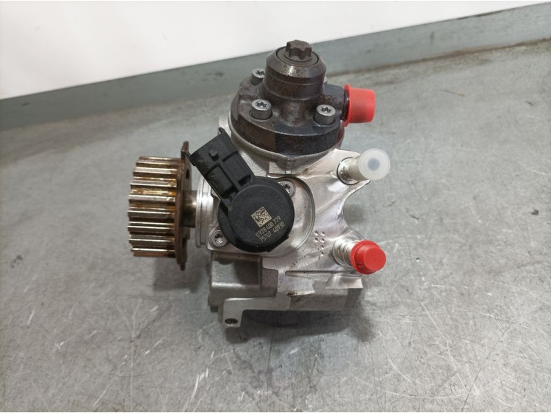 Recambio de bomba alta presion para peugeot 208 1.6 blue-hdi fap referencia OEM IAM 9811347380 0445010739 BOSCH