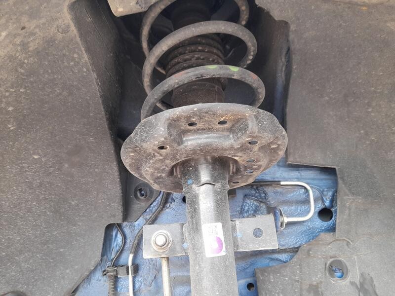 Recambio de amortiguador delantero derecho para dacia sandero iii 1.0 tce 90 referencia OEM IAM 543025485R  