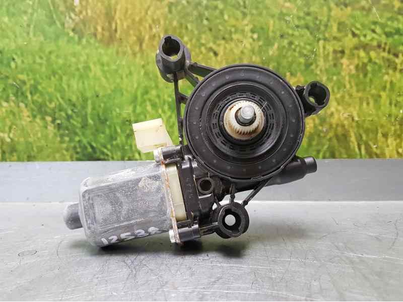 Recambio de motor elevalunas delantero izquierdo para seat leon st (5f8) style referencia OEM IAM 5Q0959801B 0130822717 BOSCH