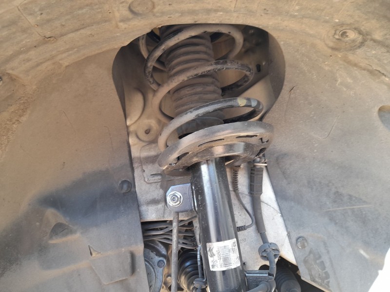 Recambio de amortiguador delantero izquierdo para citroën c3 iii (sx) 1.5 bluehdi 100 (sxyhyp, sxyhtu) referencia OEM IAM 982748