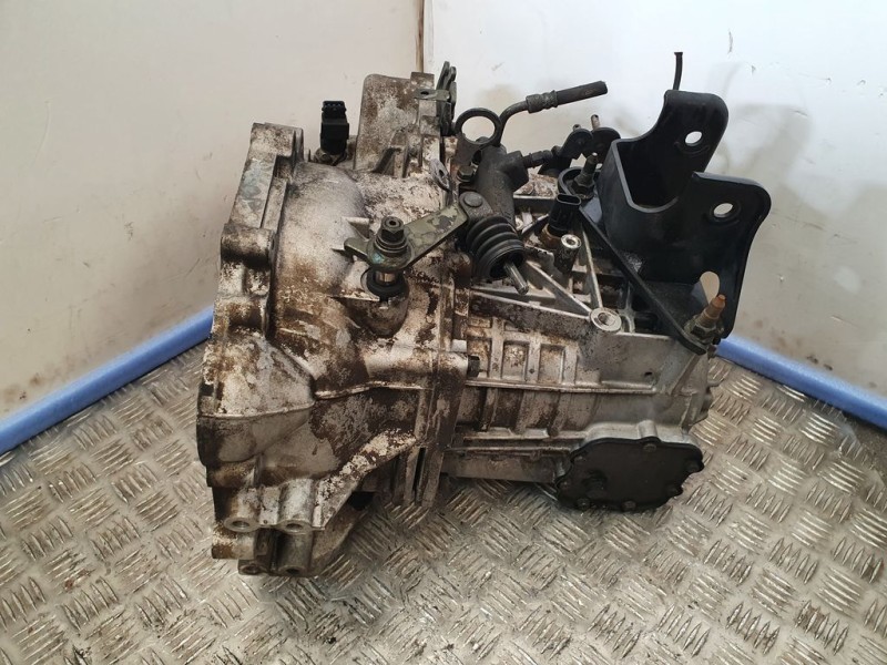 Recambio de caja cambios para hyundai elantra (xd) 2.0 crdi comfort (4-ptas.) referencia OEM IAM 4300039412  5VELOCIDADES