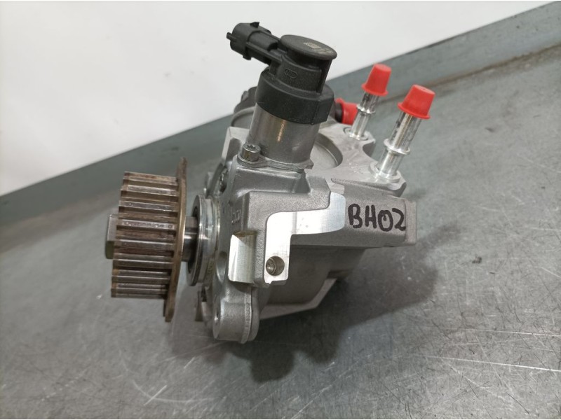Recambio de bomba alta presion para peugeot 208 1.6 blue-hdi fap referencia OEM IAM 9811347380 0445010739 BOSCH