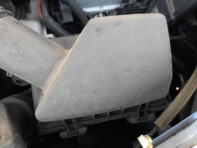 Recambio de carcasa filtro aire para dacia sandero iii 1.0 tce 90 referencia OEM IAM 165003077R  