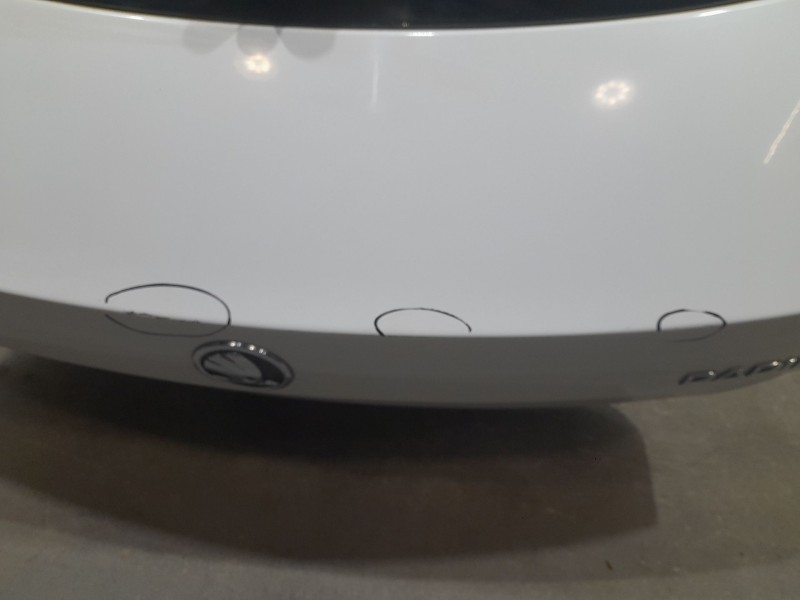 Recambio de porton trasero para skoda rapid (nh3, nk3, nk6) 1.2 tsi referencia OEM IAM 5JA827025B TOCADA 