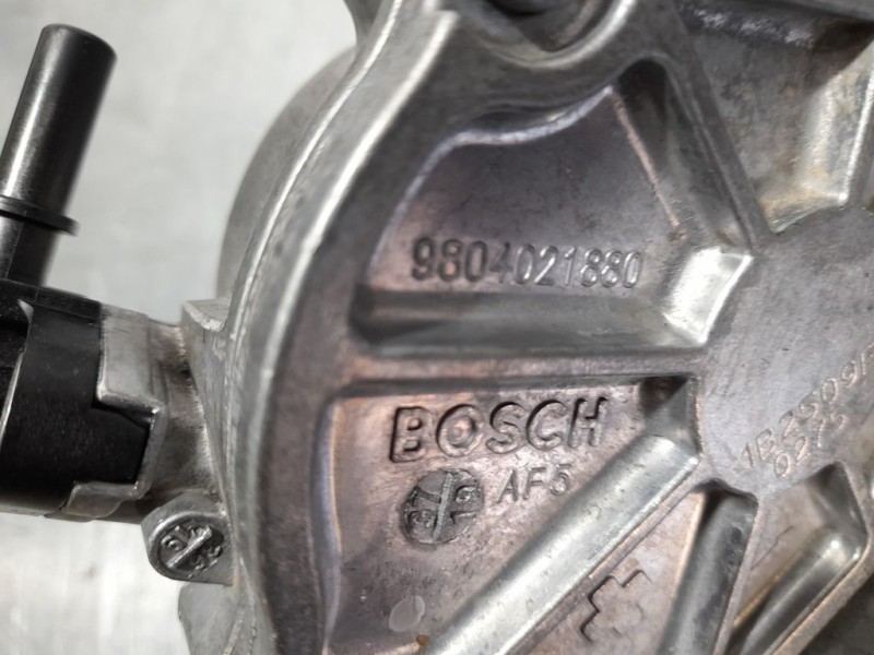 Recambio de depresor freno / bomba vacio para peugeot 3008 1.5 blue-hdi fap referencia OEM IAM 9804021880  