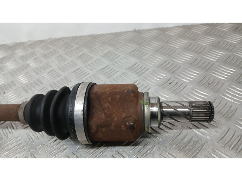 Recambio de transmision delantera izquierda para renault megane iii berlina 5 p dynamique referencia OEM IAM 8201353438  