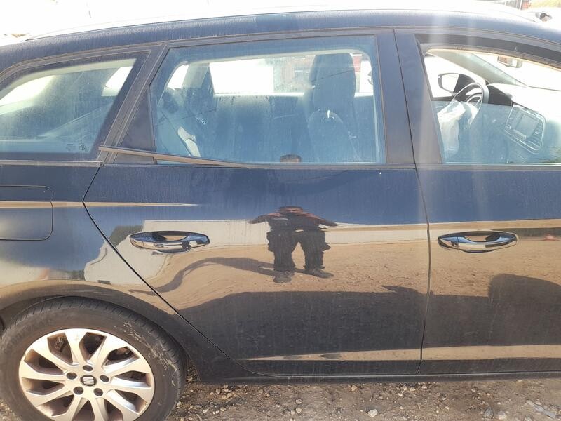 Recambio de puerta trasera derecha para seat leon st (5f8) 1.4 tsi referencia OEM IAM 5F9833056  