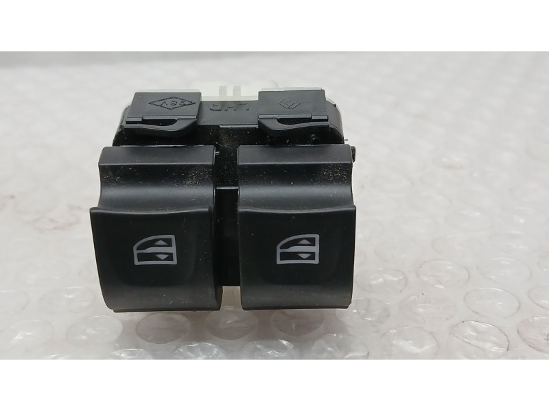 Recambio de mando elevalunas delantero izquierdo para dacia sandero iii 1.0 tce 90 referencia OEM IAM 254112588R MANDO ELEVALUNA