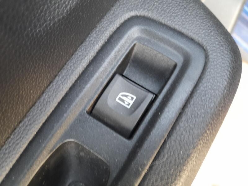 Recambio de mando elevalunas trasero izquierdo para dacia sandero iii 1.0 tce 90 referencia OEM IAM 254118439R  