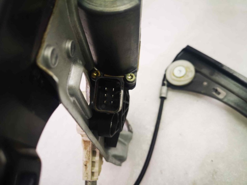Recambio de elevalunas delantero izquierdo para mercedes-benz clase c (w203) berlina referencia OEM IAM A2208204642  6 PINS