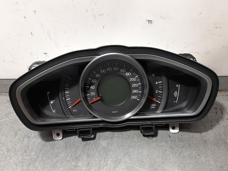 Recambio de cuadro instrumentos para volvo v40 cross country momentum referencia OEM IAM 299900U  