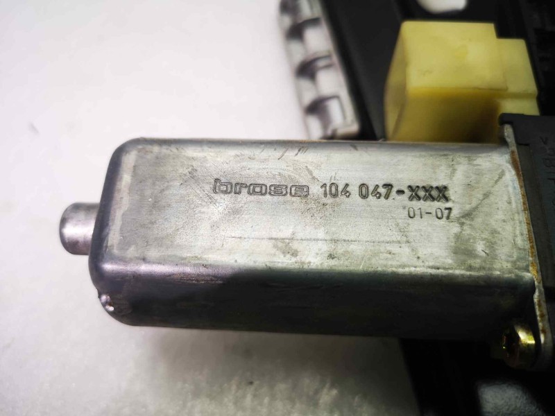 Recambio de elevalunas trasero derecho para mercedes-benz clase c (w203) berlina referencia OEM IAM  104047 6 PINS