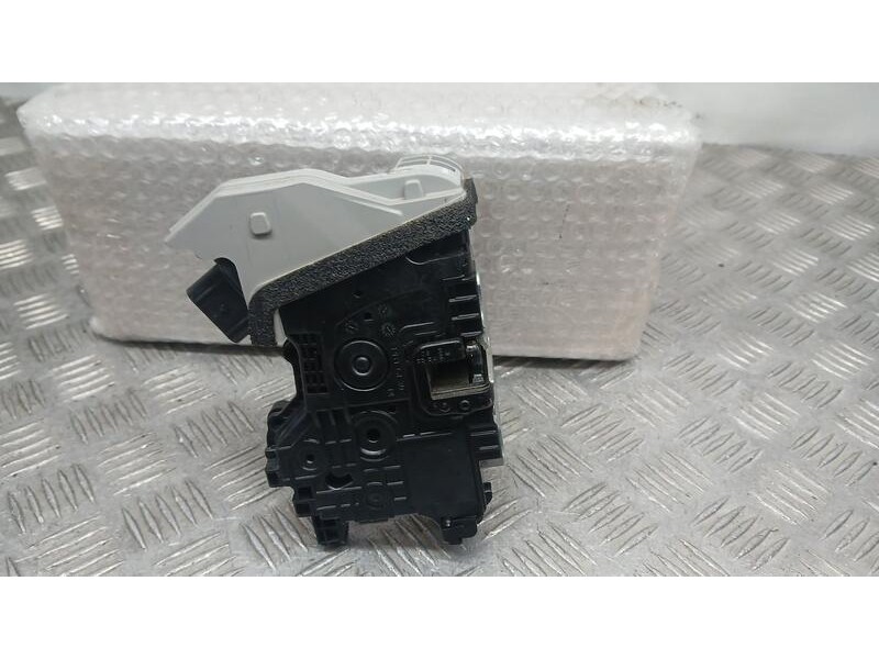 Recambio de cerradura puerta delantera derecha para hyundai kona style hybrid 2wd referencia OEM IAM 81320J9010  