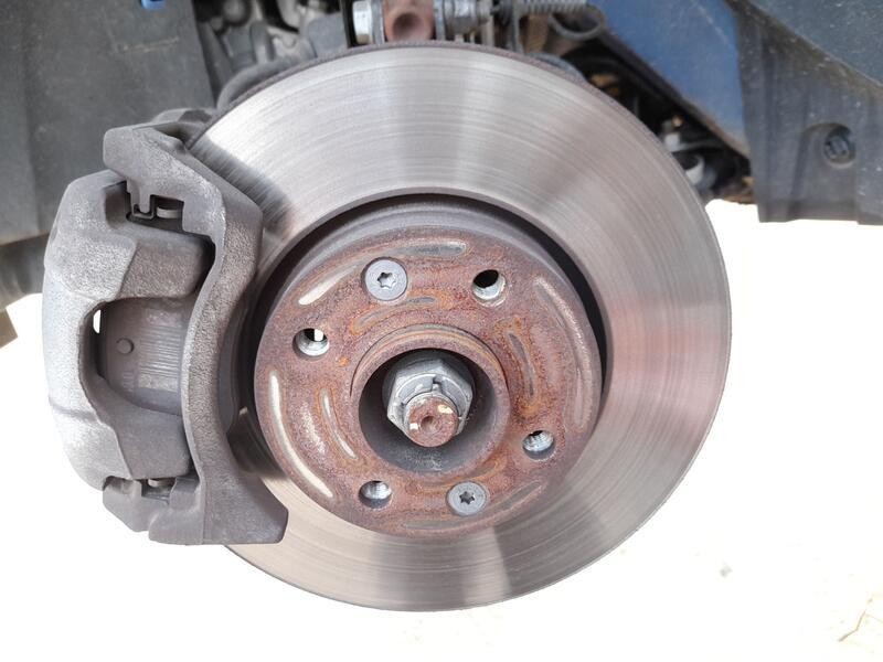 Recambio de mangueta delantera izquierda para dacia sandero iii 1.0 tce 90 referencia OEM IAM 400159248R  