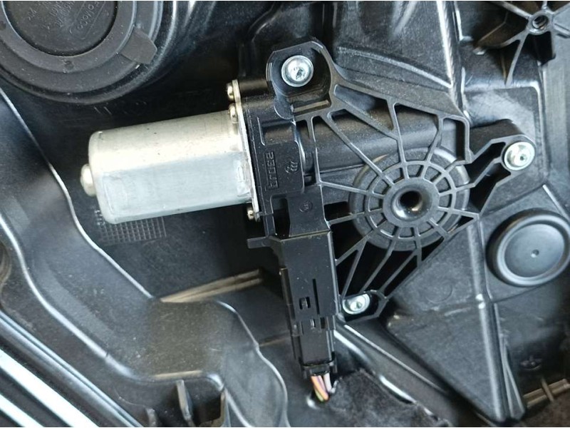 Recambio de elevalunas trasero izquierdo para volvo v40 cross country momentum referencia OEM IAM 3208948  ELECTRICO