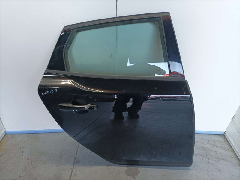 Recambio de puerta trasera derecha para volvo v40 cross country momentum referencia OEM IAM   TOCADA
