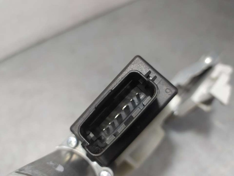 Recambio de elevalunas delantero izquierdo para hyundai kona style hybrid 2wd referencia OEM IAM 82401J9010  ELECTRICO 6 PINES